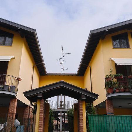 Apartamento 10' From Malpensa Casa Moderna, Netflix & Wi-Fi Casorate Sempione Exterior foto